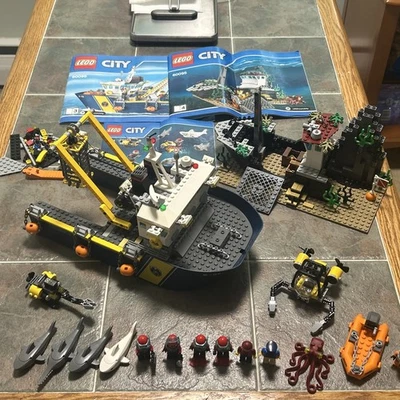 LEGO CITY: Deep Sea Exploration Vessel (60095) Missing 1 Small Ship Only! - Image 1 of 4