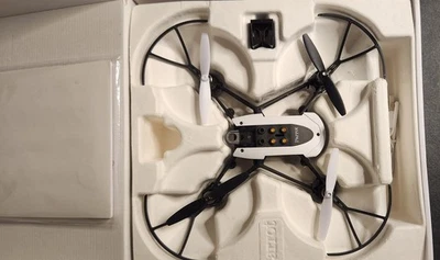 Parrot Mambo 迷你飞行无人机四轴飞行器开箱(无电池) — 第 1/4 张图片