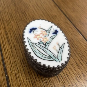 Vintage Hand Painted Enamel Silver Mirrored Trinket Box Oval 2.75x2x1 Inches - Picture 1 of 11