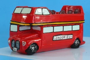 Banco de monedas de autobús de Londres de cerámica de doble cubierta de Turtle King Corporation. - Imagen 1 de 9