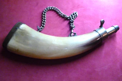 ANCIENNE POIRE A POUDRE CHASSE POUDRIERE - Photo 1/3