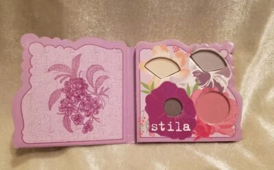 STILA Sombra de Ojos Sombra de Ojos Cuádruple De Colección 4 Flores en Paleta Compacta Libro Ver Pi Foto 1 de 4