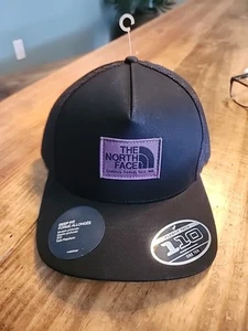 Gorra negra The North Face Keep It parcheada camionero para hombre Flexfit 110 - Imagen 1 de 4