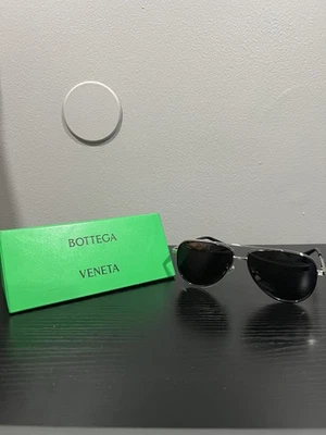 ¡NUEVO! Gafas de sol Bottega Veneta BV1240S 003 plateadas aviador unisex AUTÉNTICAS Foto 1 de 4