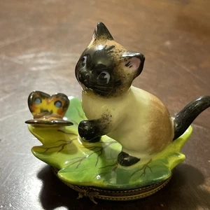 Beauchamp Limoges KITTY CAT PLAYING W/BUTTERFLY Ltd Ed 1 3/4" Trinket Box: MINT - Picture 1 of 11