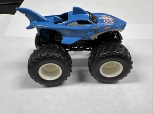 Hot Wheels Monster Jam Camion SHARK WREAK 1:64 Mattel  - Foto 1 di 5