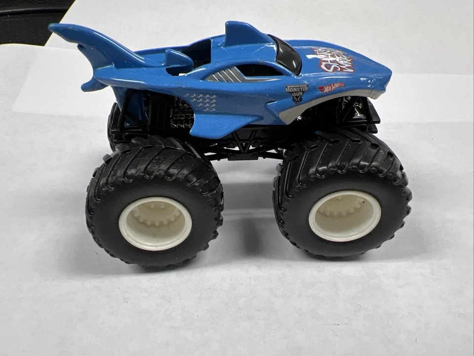 Camión Monster Jam SHARK WREAK 1:64 Mattel Hot Wheels  Foto 1 de 4