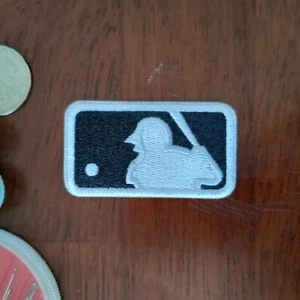 MLB Baseball Logo schwarz weiß Aufnäher gestickt Bügelbild kleiner Aufnäher 2,25x1,25" - Bild 1 von 3