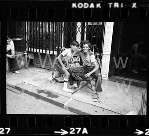 1975 Children Friends Boys Smile Bike Manhattan NYC Old 35mm Photo Negative C13 - Picture 1 of 1