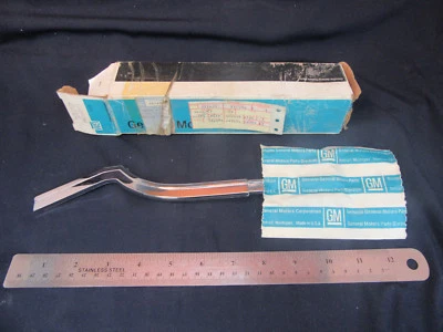 Новый из старых запасов 1973-1975 Oldsmobile Custom Cruiser молдинг отделка правого заднего колеса старые - Изображение 1 из 4