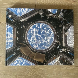 Interior Space  A Visual Exploration of the International Space Station SIGNED - Bild 1 von 8