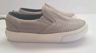 Mocassins/sapatos de barco Old Navy para meninos cinza tamanho 5 1994's salto aro - Imagem 1 de 4