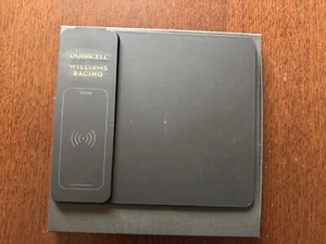 iphone charger and mouse mat - Afbeelding 1 van 2