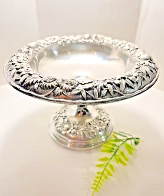 S. Kirk & Son Repoussé Cuenco con patas BASE PONDERADA 7-1/4" Diam.  622,3 gr. Foto 1 de 4