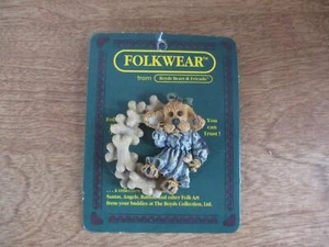 Boyds Bears & Friends Dog with Bone Wreath Pin 2" x 2" Resin  - Picture 1 of 2