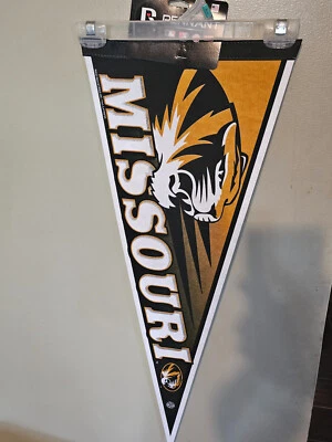 BANDERÍN DE FIELTRO VINTAGE MISSOURI TIGERS NCAA 12X30 PULGADAS 7/11/24 Foto 1 de 2