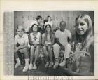 1972 Press Photo Tennis star Chris Evert poses with her family in Florida