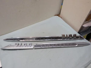 Vintage 1955 Chevrolet 3100 Truck Fender Emblems 3717473 & 3717474, One Broken - Foto 1 di 7