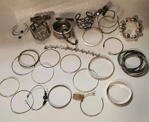 Lote 6 Lote de 27 PULSERAS Disfraz Único Tono Plateado Estilo Color Plata. NO 925 - Imagen 1 de 5