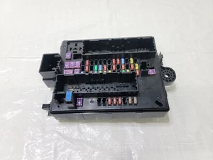 2018-2019 Cadillac XT5 Fuse Relay Box Junction Block Module 84270913 - Picture 1 of 6