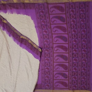 Vintage cremefarbene Sarees 100 % reine Kreppseide bedruckt Zari Rand Sari weicher Stoff - Bild 1 von 6