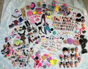 Gran Lote LOL Sorpresa! Omg Accesorios Algunas Barbie Too Ropa Zapatos Pelo Muñecas - Imagen 1 de 14