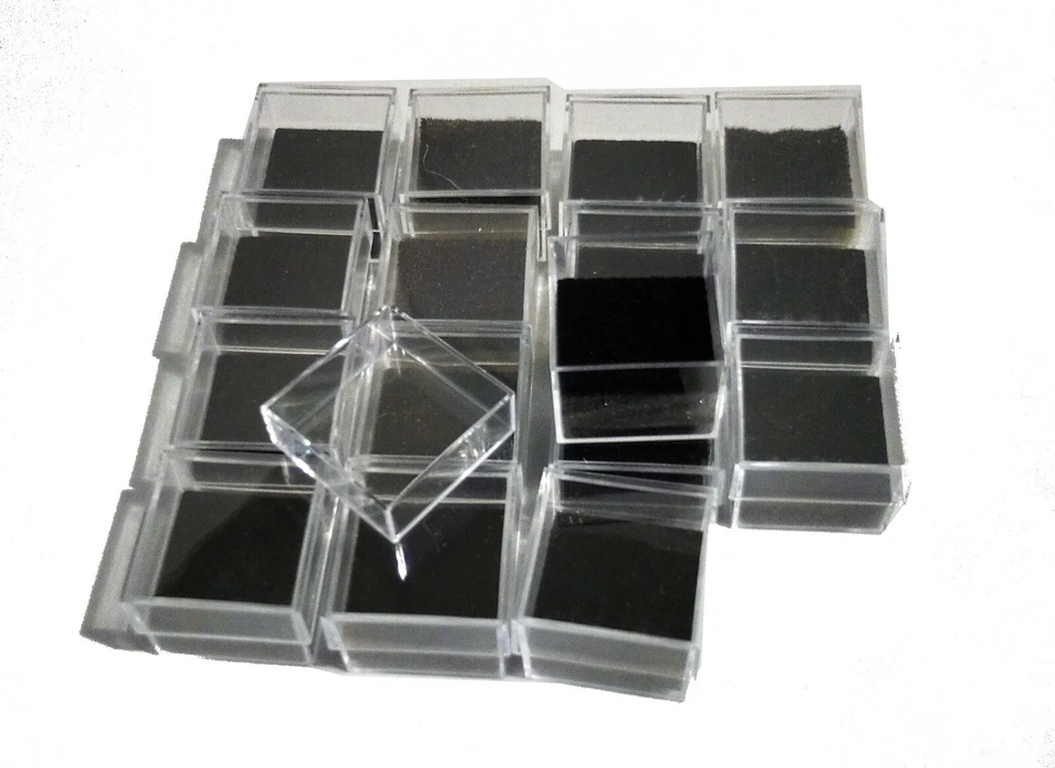 16 scatoline plastica trasparenti con feltrino nero 2,8x2,8x1,9 gioielli gemme - Immagine 1 di 4