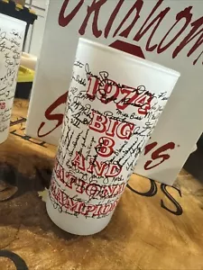 Vintage 1974 OKLAHOMA SOONERS Big 8 National Champs Signature Glass Switzer OU - Foto 1 di 12