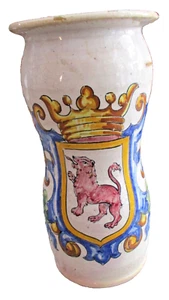 vecchio ALBARELLO FARMACIA maiolica decoro mano STEMMA con LEOPARDO cm. 24,5 - Foto 1 di 6