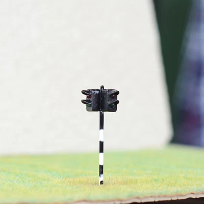 2 x traffic signal HO OO model railroad crossing walk LED pedestrian light #ZB22 - Image 1 of 4