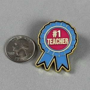 Pinback #1 Teacher Teaching Pink Blue Ribbon Award tono dorado #56066 - Imagen 1 de 2