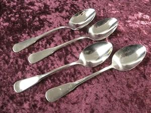 COLONIAL BOSTON / MINUTEMAN 4 Teaspoons Oneida SSS Stainless VERY FINE - Picture 1 of 3