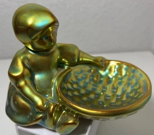 Cesta de cerámica vintage Zsolnay Eosin Hungría esmaltada arte iridiscente niña - Imagen 1 de 11