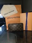 womans louis Vuitton Zippy wallet