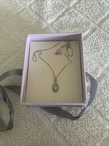 Michael Hill 9ct White Gold Necklace Plus Spare Pendent - Picture 1 of 4