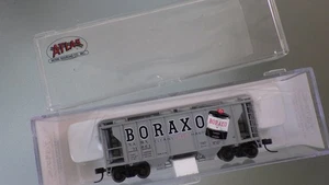 N-Scale Atlas 2-Bay PS2 Covered Hopper BORAXO in Box New MTL's - Picture 1 of 3