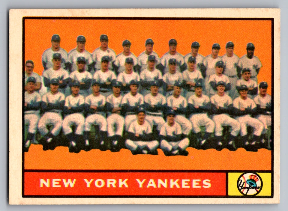 1961 TOPPS #228 NEW YORK YANKEES TEAM CARD W/MANTLE/BERRA/FORD/MARIS/STENGEL - Image 1 of 3