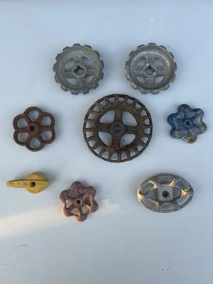 Lote de 8 manijas de válvula de grifo de agua de hierro fundido y metal grifo buena variedad Foto 1 de 4