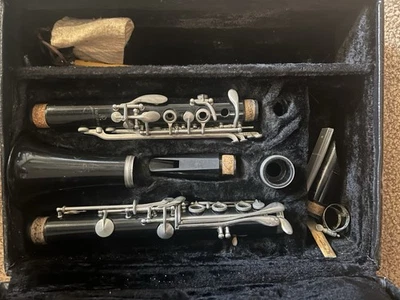 Vito Reso-Tone 3 Clarinet with Hardshell Case Pre-owned - Image 1 of 3