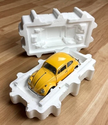 Volkswagen VW Beetle 1969 amarillo 1:24 diecast modelo de coche con estuche de espuma de poliestireno Foto 1 de 4