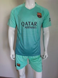 17 junge Erwachsene Fußball Uniformen $17,50 pro Set (Größen 3 Small, 7 Medium, 7 Large) - Bild 1 von 4