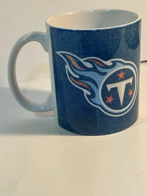 Taza de café Tennessee Titans NFL - Diseño azul bicolor - Logo oficial del equipo Foto 1 de 2