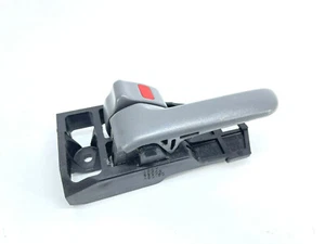  TOYOTA RAV4 XA20 VORNE BEIFAHRER LINKS INNEN TÜRGRIFF 2000-2005 - Bild 1 von 2