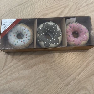 Jingles & Joy Sprinkle Donut Ornamente 3er Set Brandneu im Karton - Bild 1 von 6
