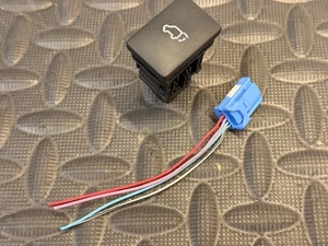 Botón interruptor puerta escotilla puerta trasera Toyota Highlander 10-13 15B116 - Imagen 1 de 6