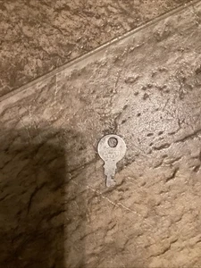 Vintage Antik Schlüssel Metall Wappen Ny - Bild 1 von 3