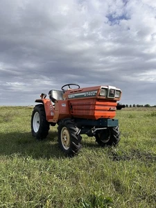 Traktor Bulldog Kubota B1402 Werkstattgeprüft - Bild 1 von 13