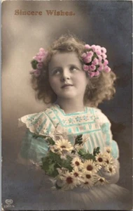 ANTIGUA HERMOSA NIÑA FLORES EN PELO POSTAL A6 - Imagen 1 de 2