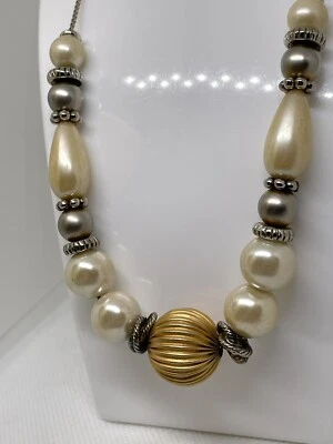 Collar de cuentas de moda de perlas sintéticas marfil de metal de dos tonos Foto 1 de 4
