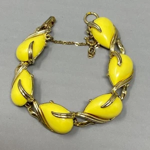 Coro Bracelet Yellow Teardrop Moonglow Gold Tone Safety Chain Signed Vintage 6.5 - Picture 1 of 12